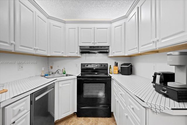 1014 Green Pine Boulevard H1, West Palm Beach, FL 33409