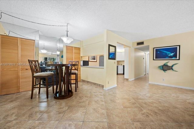 1014 Green Pine Boulevard H1, West Palm Beach, FL 33409