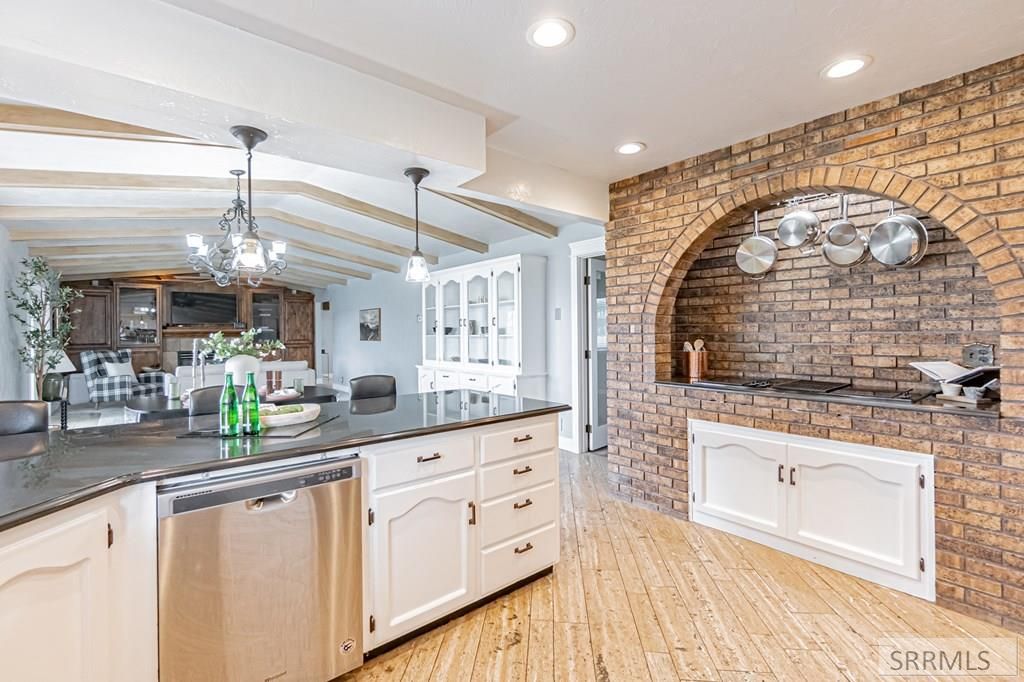 Image 12 of property listing at 839 E 1400 N, Shelley, ID 83274