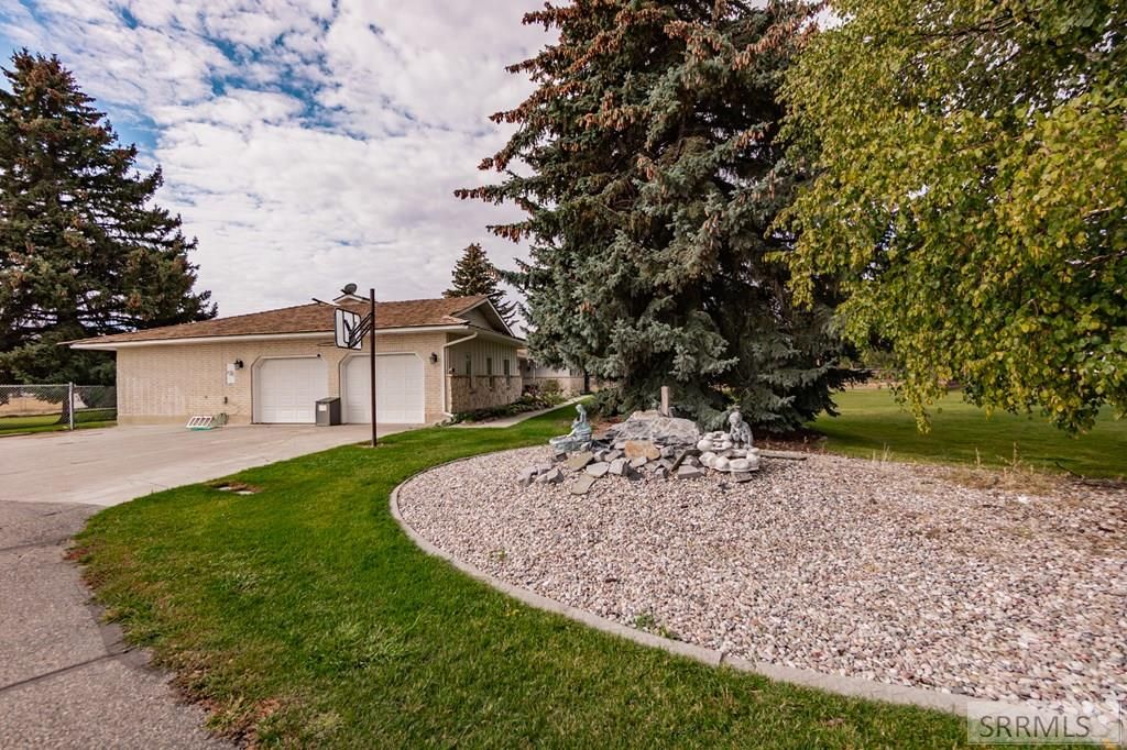 Image 2 of property listing at 839 E 1400 N, Shelley, ID 83274