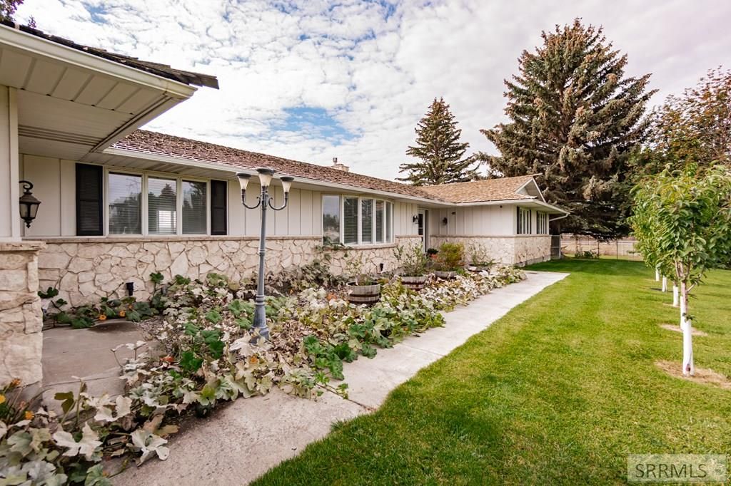 Image 3 of property listing at 839 E 1400 N, Shelley, ID 83274