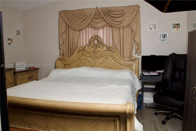 2732 W 68th Pl, Hialeah, FL 33016