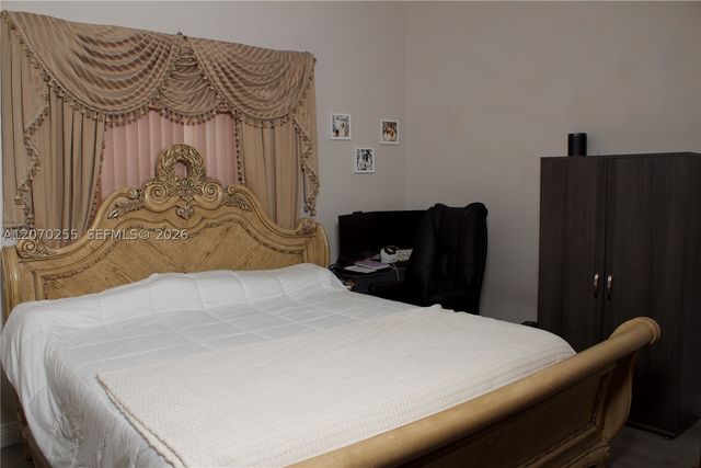 2732 W 68th Pl, Hialeah, FL 33016