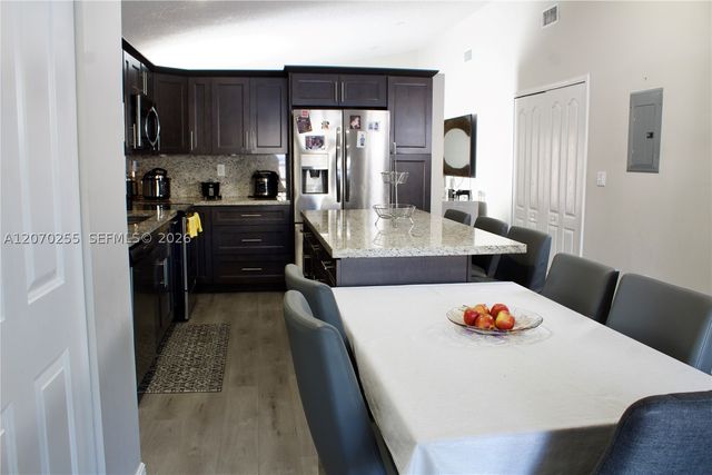 2732 W 68th Pl, Hialeah, FL 33016