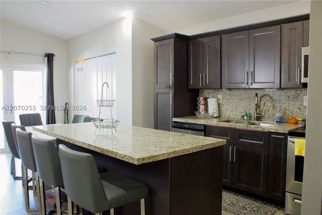 2732 W 68th Pl, Hialeah, FL 33016