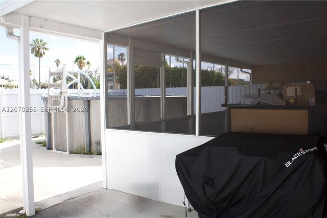 2732 W 68th Pl, Hialeah, FL 33016