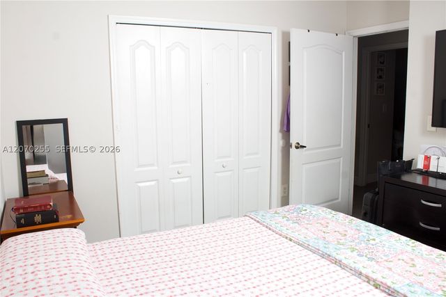 2732 W 68th Pl, Hialeah, FL 33016
