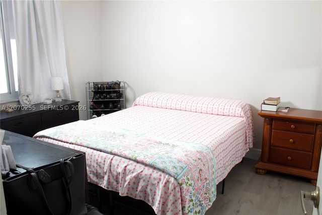 2732 W 68th Pl, Hialeah, FL 33016