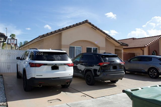 2732 W 68th Pl, Hialeah, FL 33016