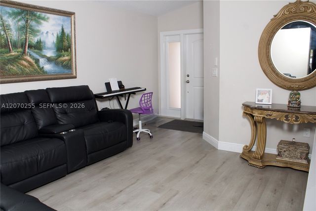 2732 W 68th Pl, Hialeah, FL 33016