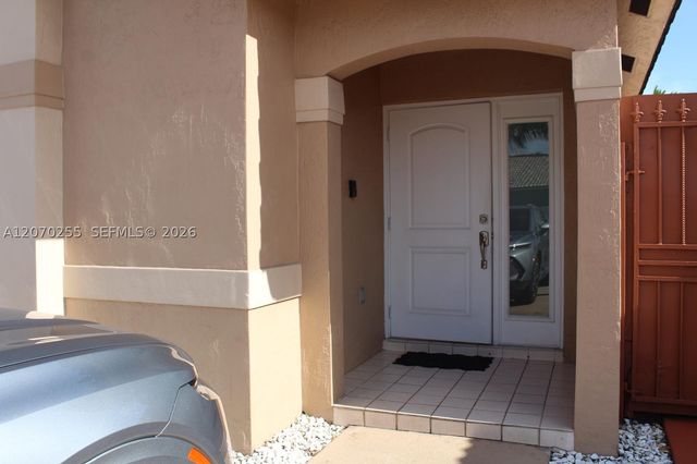 2732 W 68th Pl, Hialeah, FL 33016