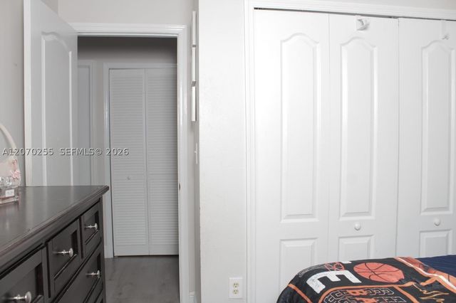 2732 W 68th Pl, Hialeah, FL 33016