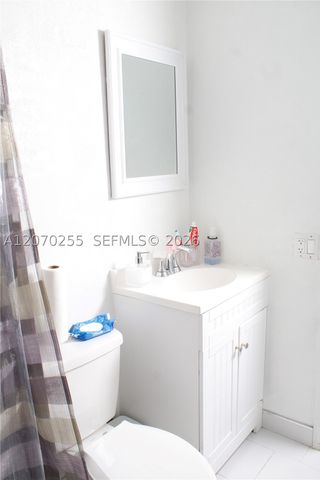 2732 W 68th Pl, Hialeah, FL 33016