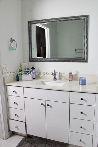 2732 W 68th Pl, Hialeah, FL 33016