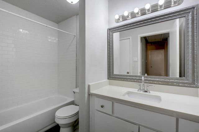 5905 Hidden Valley TRL, Austin, TX 78744