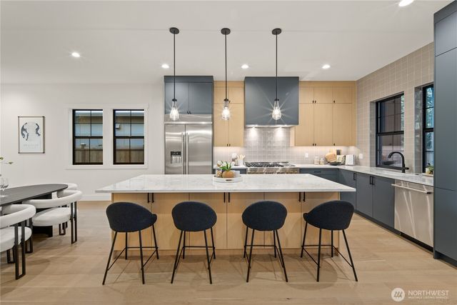 16654 NE 12th Street, Bellevue, WA 98008