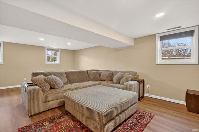 4024 Glenview Drive, South Bend, IN 46628