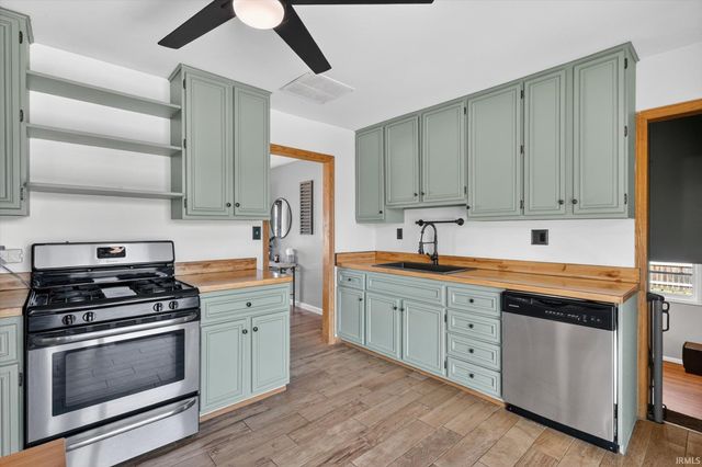 4024 Glenview Drive, South Bend, IN 46628