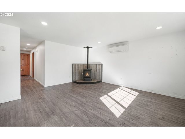 1480 EDISON Ave, Cottage Grove, OR 97424