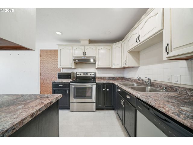 1480 EDISON Ave, Cottage Grove, OR 97424