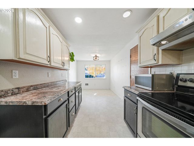 1480 EDISON Ave, Cottage Grove, OR 97424