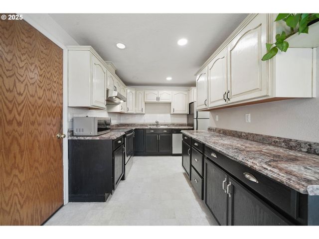 1480 EDISON Ave, Cottage Grove, OR 97424