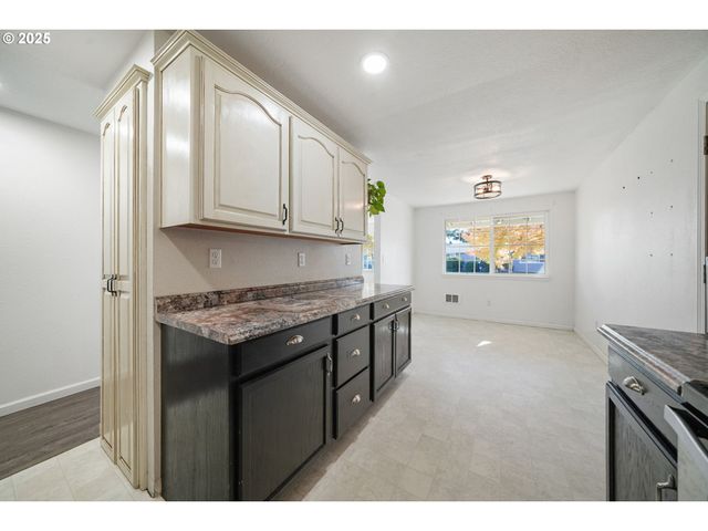 1480 EDISON Ave, Cottage Grove, OR 97424