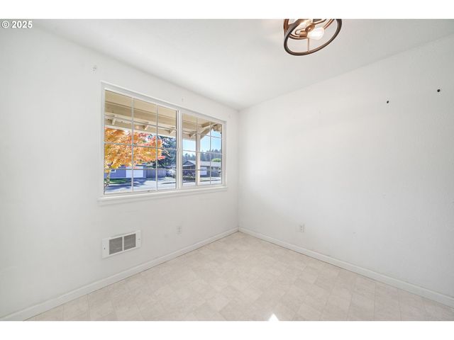 1480 EDISON Ave, Cottage Grove, OR 97424