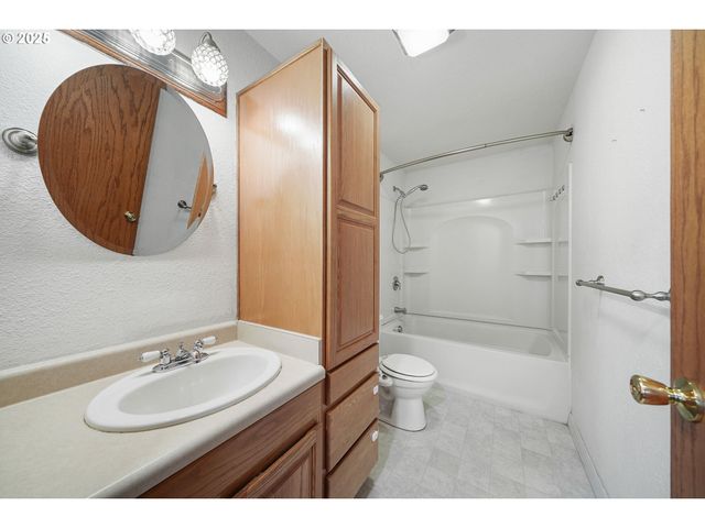 1480 EDISON Ave, Cottage Grove, OR 97424