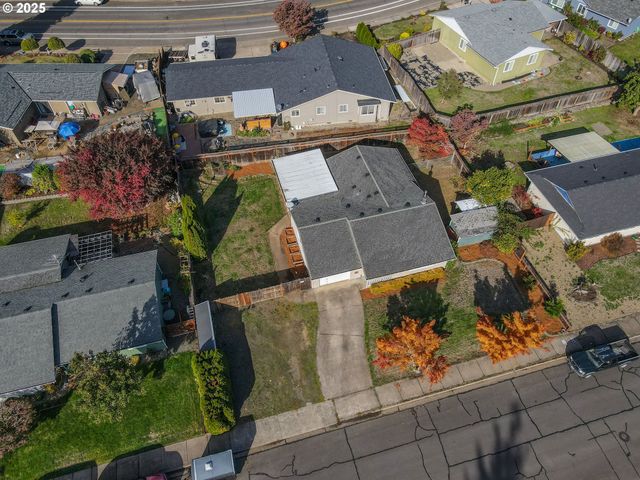 1480 EDISON Ave, Cottage Grove, OR 97424