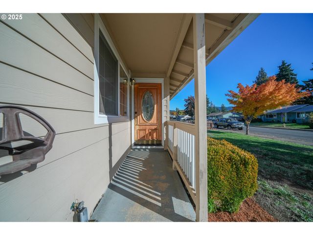 1480 EDISON Ave, Cottage Grove, OR 97424