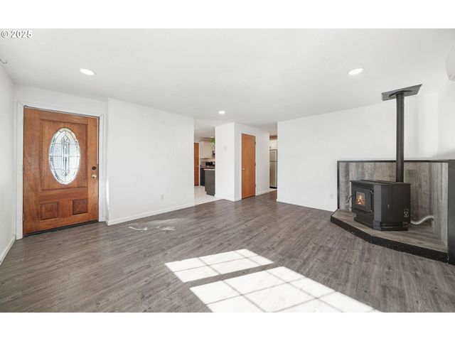 1480 EDISON Ave, Cottage Grove, OR 97424