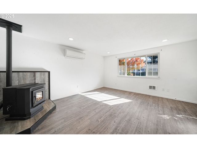 1480 EDISON Ave, Cottage Grove, OR 97424