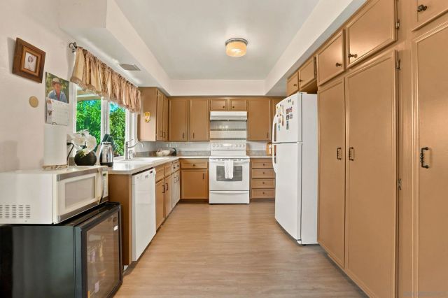 833 W Chase, El Cajon, CA 92020