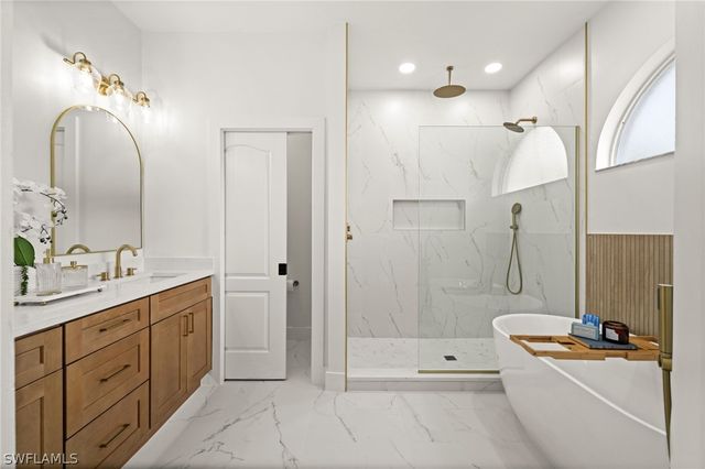 8841 Springwood CT, Bonita Springs, FL 34135