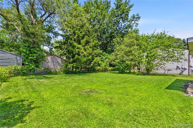 31505 Allegan Court, Westland, MI 48186