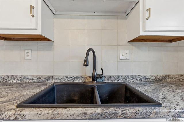 31505 Allegan Court, Westland, MI 48186
