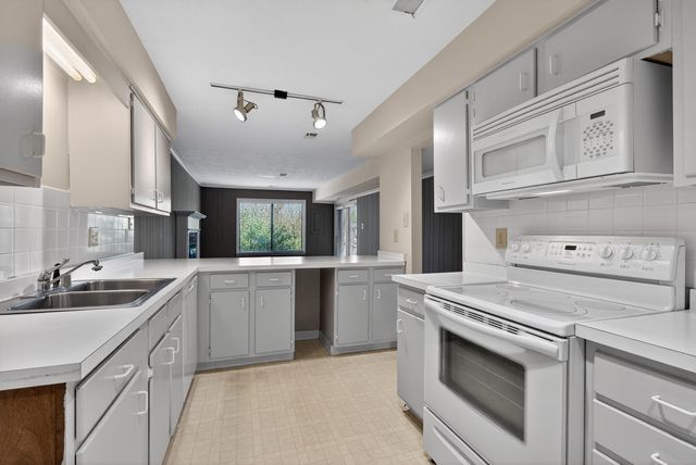 500 Laketower Drive 51, Lexington, KY 40502