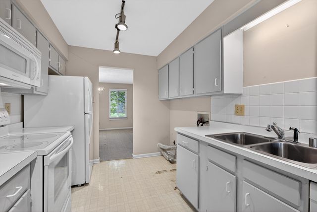 500 Laketower Drive 51, Lexington, KY 40502