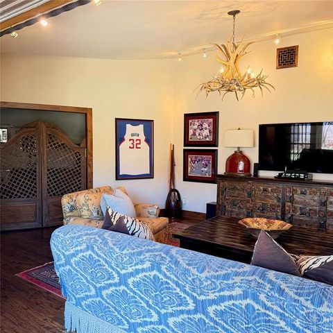 6638 Avondale Drive, Nichols Hills, OK 73116
