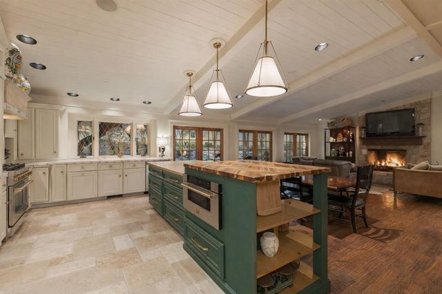 6638 Avondale Drive, Nichols Hills, OK 73116