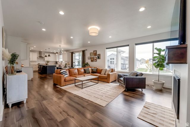 1633 W ALPENGLOW CIR, Farmington, UT 84025