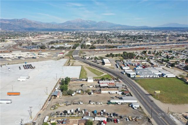 1966 W Rialto, San Bernardino, CA 92410