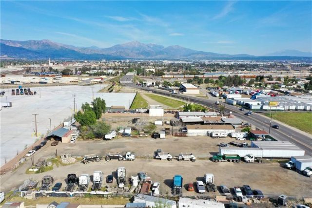 1966 W Rialto, San Bernardino, CA 92410