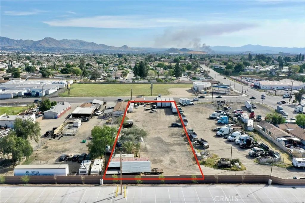 1966 W Rialto, San Bernardino, CA 92410