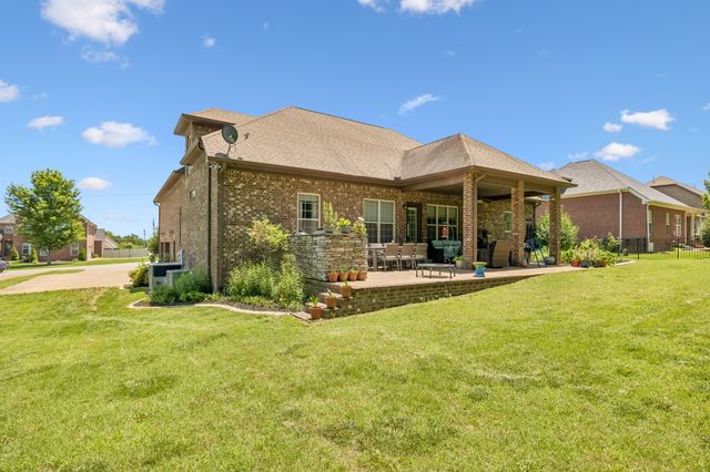 818 Tall Oak Trl, Mount Juliet, TN 37122