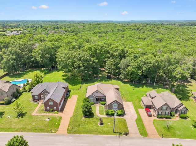 818 Tall Oak Trl, Mount Juliet, TN 37122