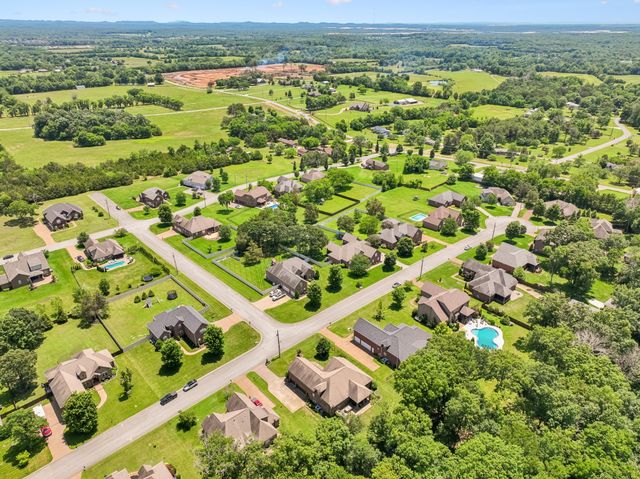 818 Tall Oak Trl, Mount Juliet, TN 37122