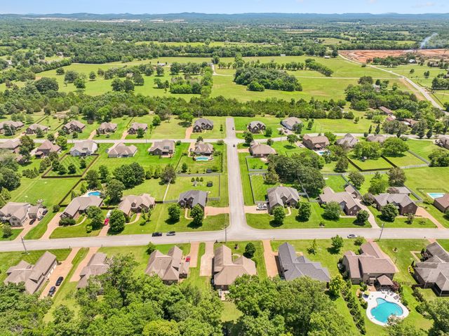 818 Tall Oak Trl, Mount Juliet, TN 37122