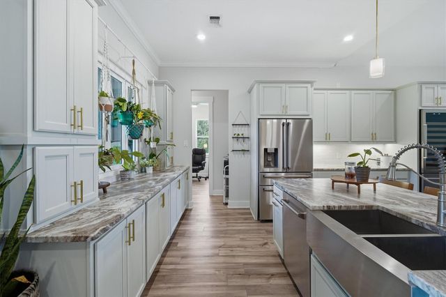 6115 San Leon Drive, Dickinson, TX 77539